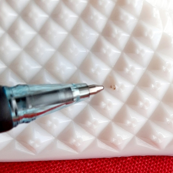 VTG SQUARE MILK GLASS ASHTRAY - Picture 9 of 10